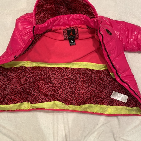 Hot pink puffy jacket! - Picture 6 of 8